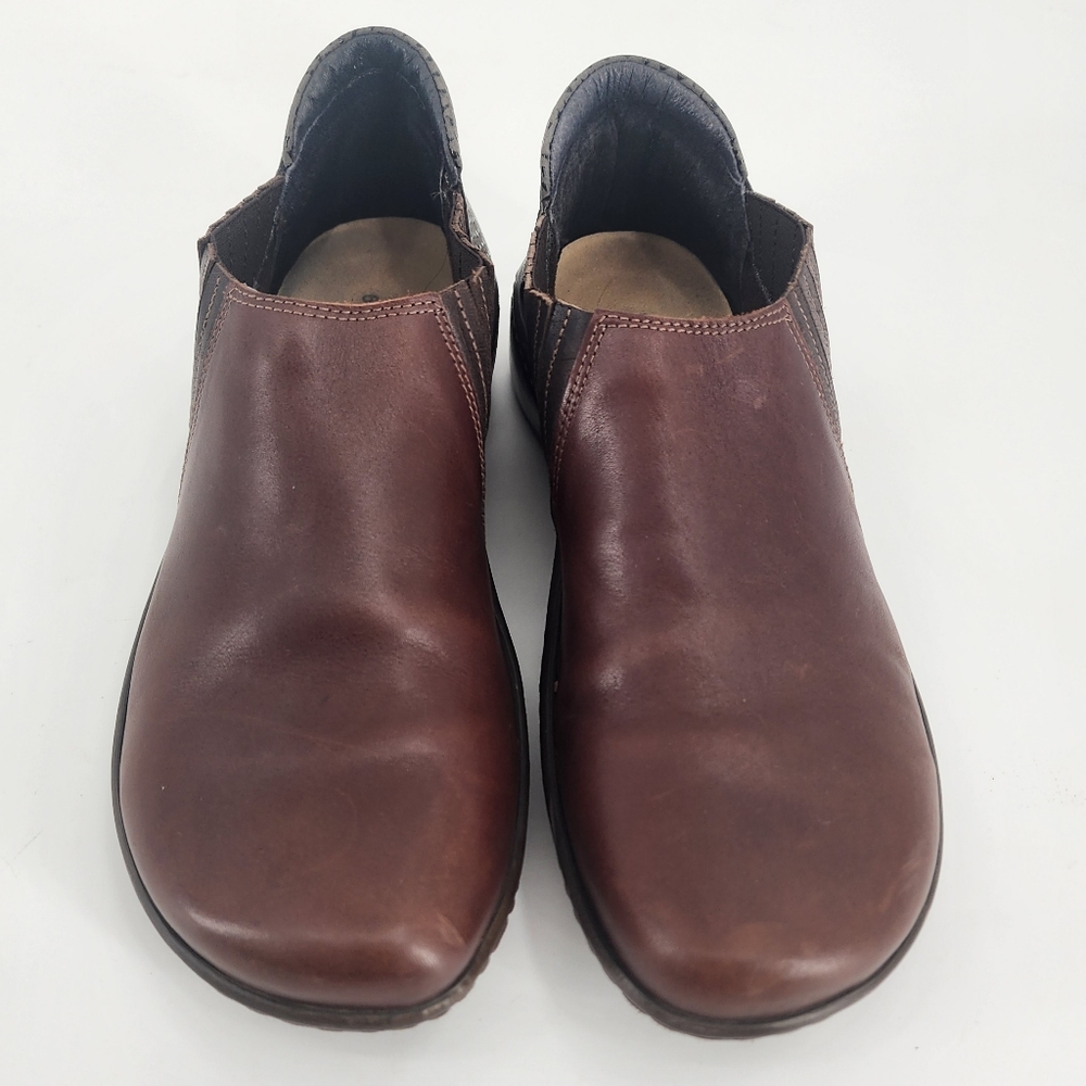 Naot Bay Closed Back Clogs Size 39